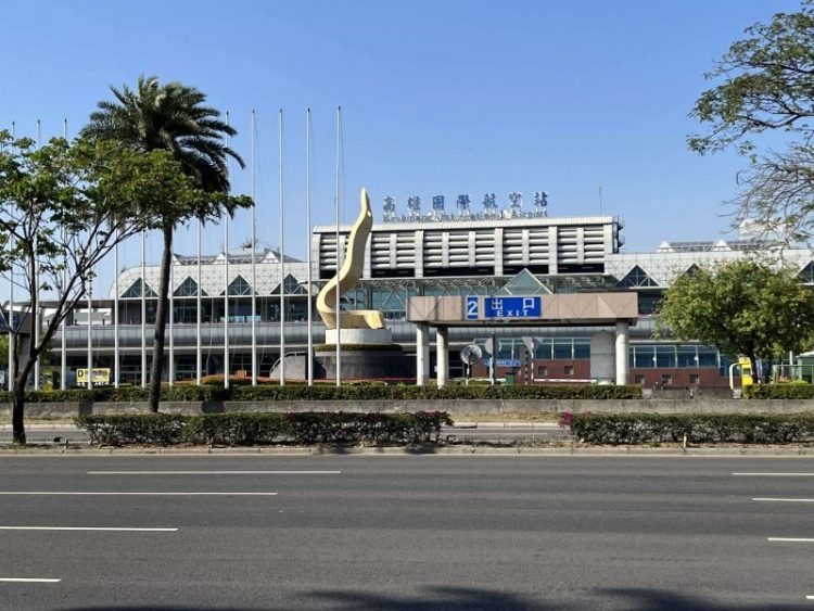 2022 03 13 02 R4高雄國際機場站 scaled e1647440796778