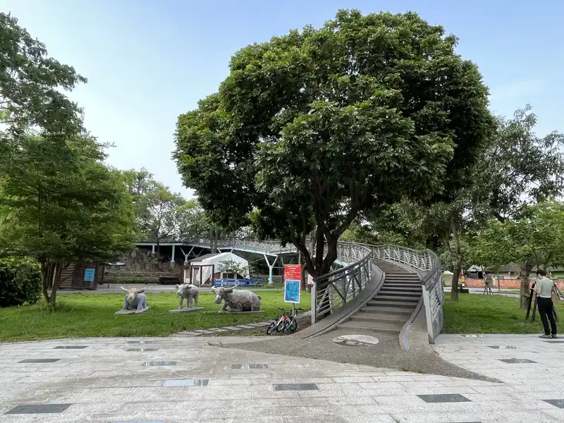 2022 05 21 62 高屏溪畔、鐵道文化公園