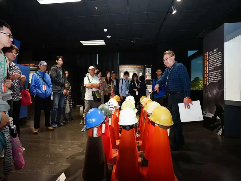 館內提供導覽解說服務 高鐵探索館